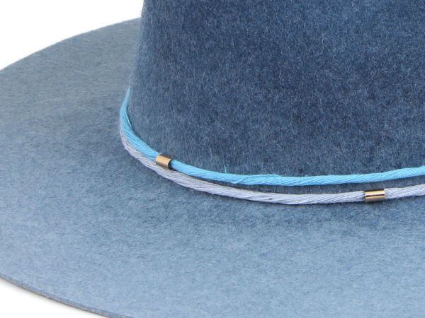 Gradient felt hat finish